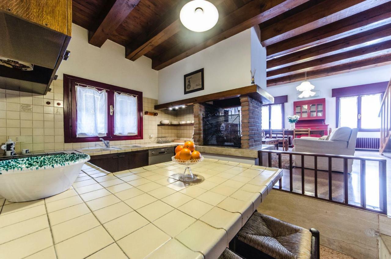 Novalesi Red House Villa โนอาเล ภายนอก รูปภาพ