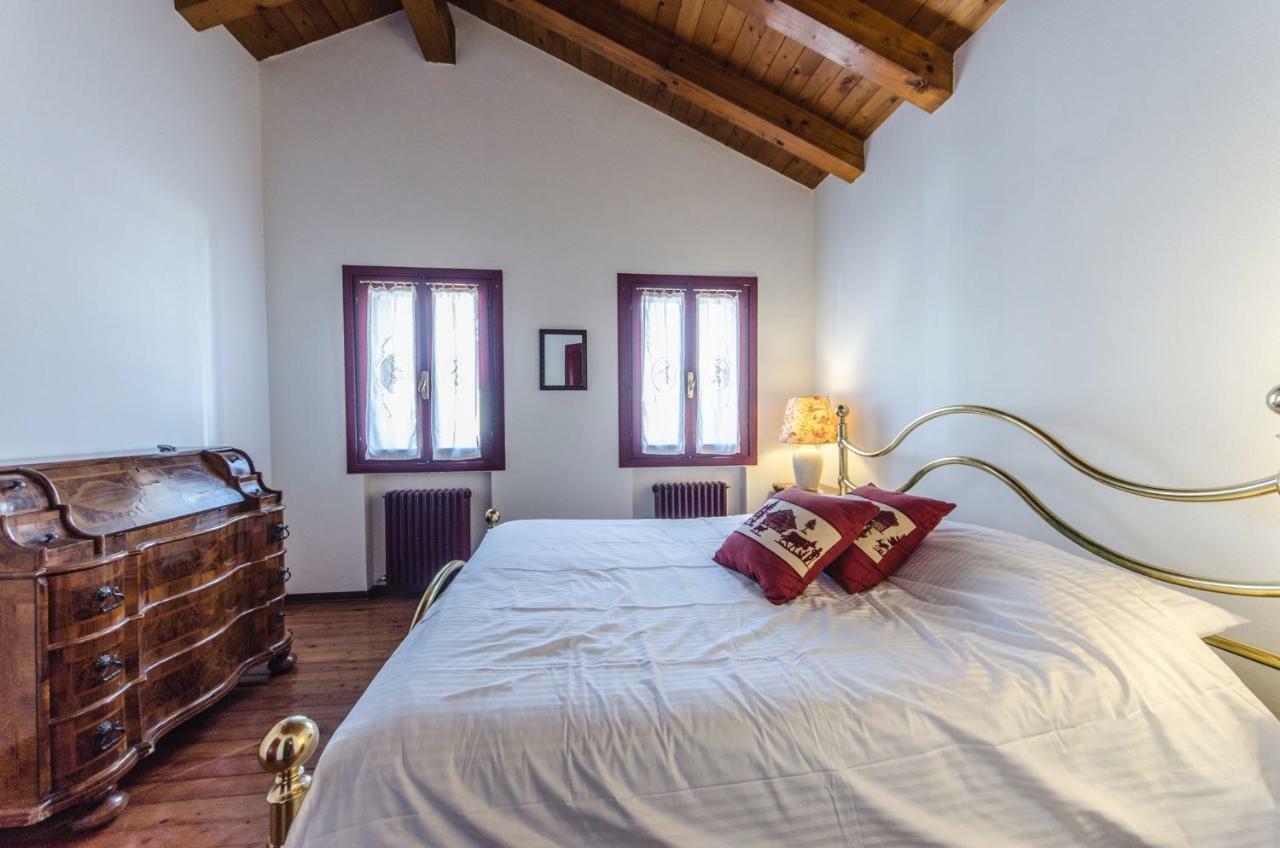 Novalesi Red House Villa โนอาเล ภายนอก รูปภาพ